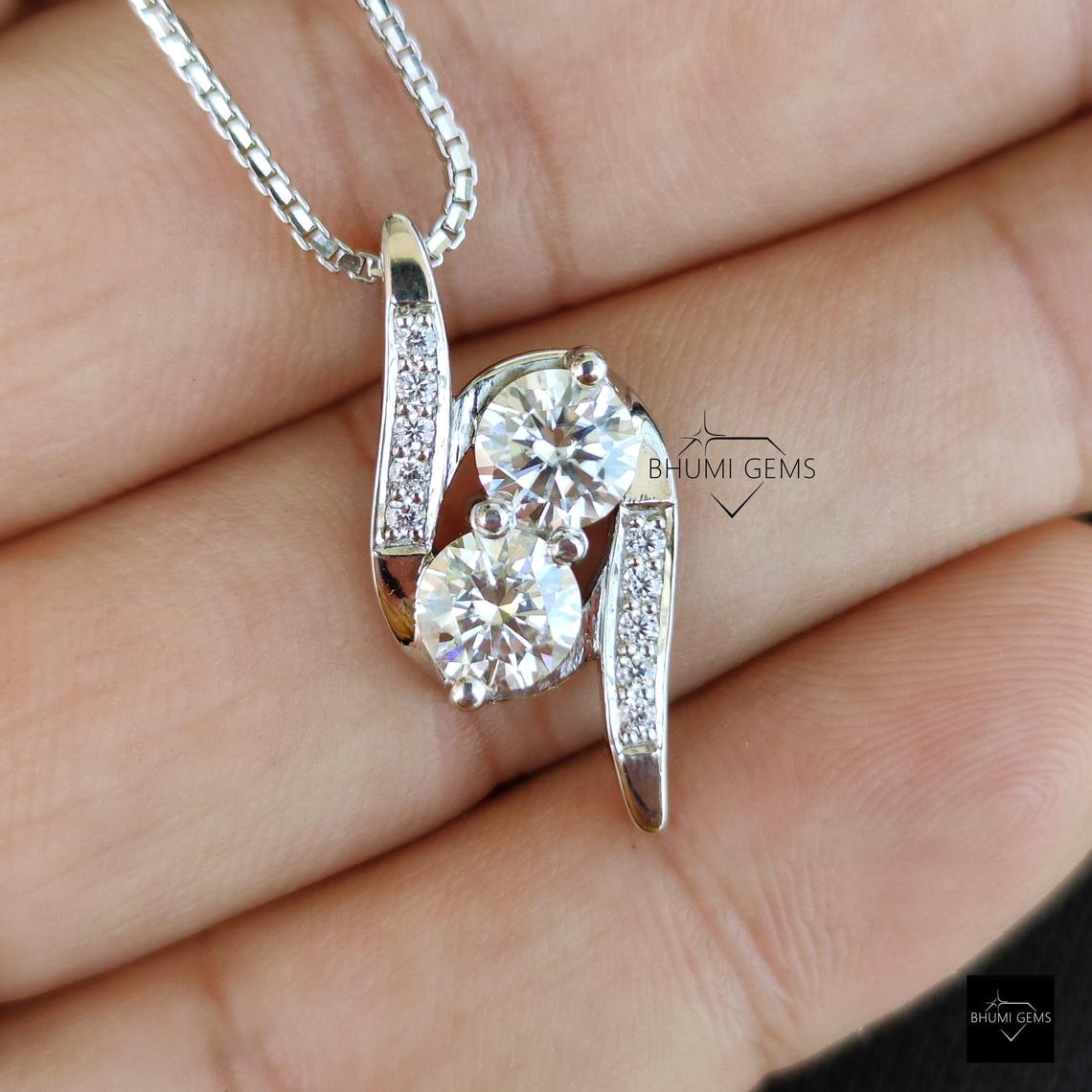 2.15 TW Round Brilliant Cut Colorless Moissanite Pendant - view 5