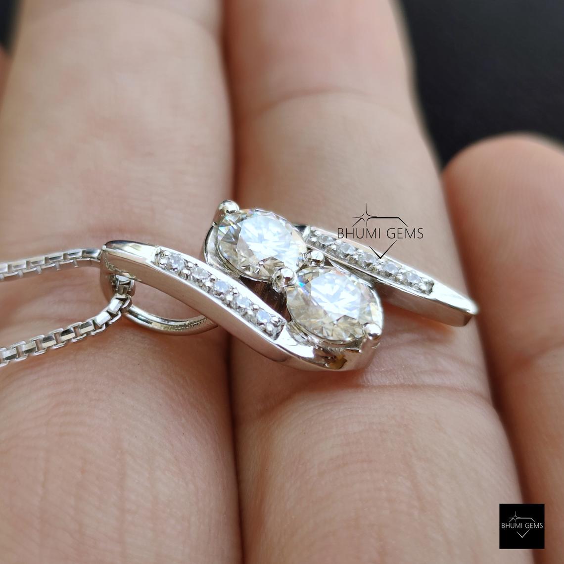 2.15 TW Round Brilliant Cut Colorless Moissanite Pendant - view 2