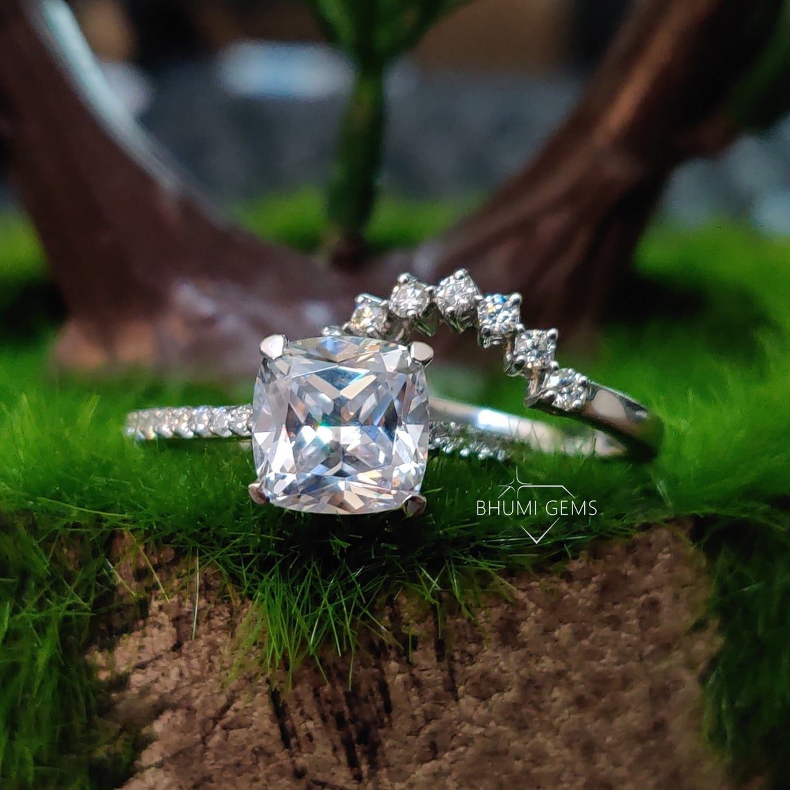 Cushion Cut | Colorless Moissanites | Wedding Ring Set