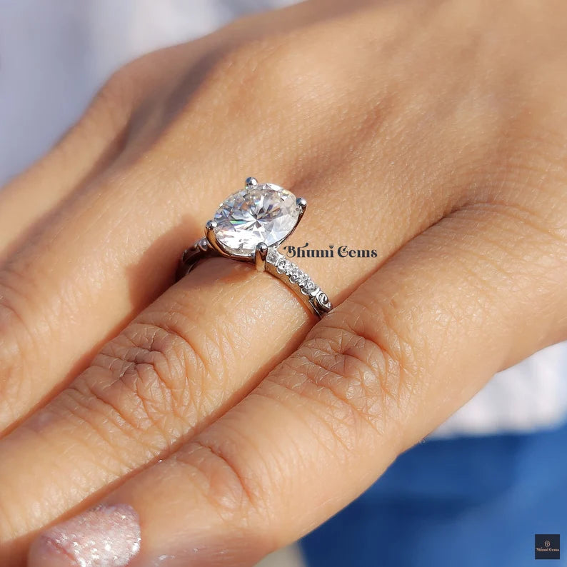 Oval Moissanite Engagement Ring - view 6