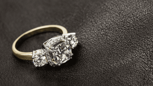 how-to-buy-an-moissanite-engagement-ring-the-ultimate-guide