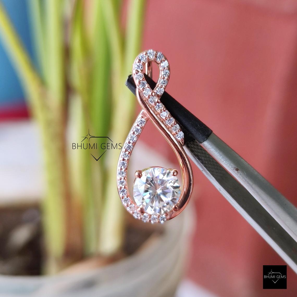1.4TCW Round Moissanite Pendant - view 6