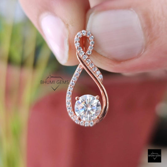 1.4TCW Round Moissanite Pendant - view 2