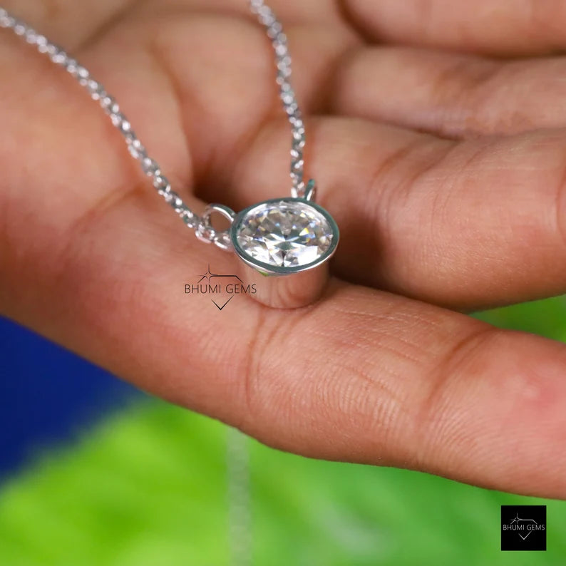 2 CT Round Cut Colorless Moissanite Necklace - view 4