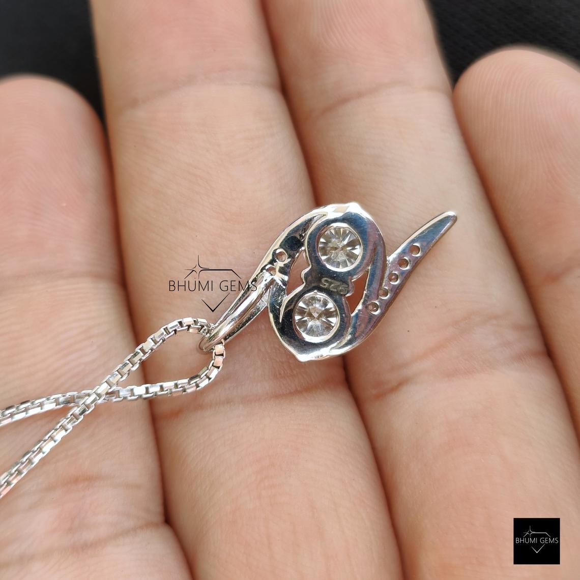 2.15 TW Round Brilliant Cut Colorless Moissanite Pendant - view 4