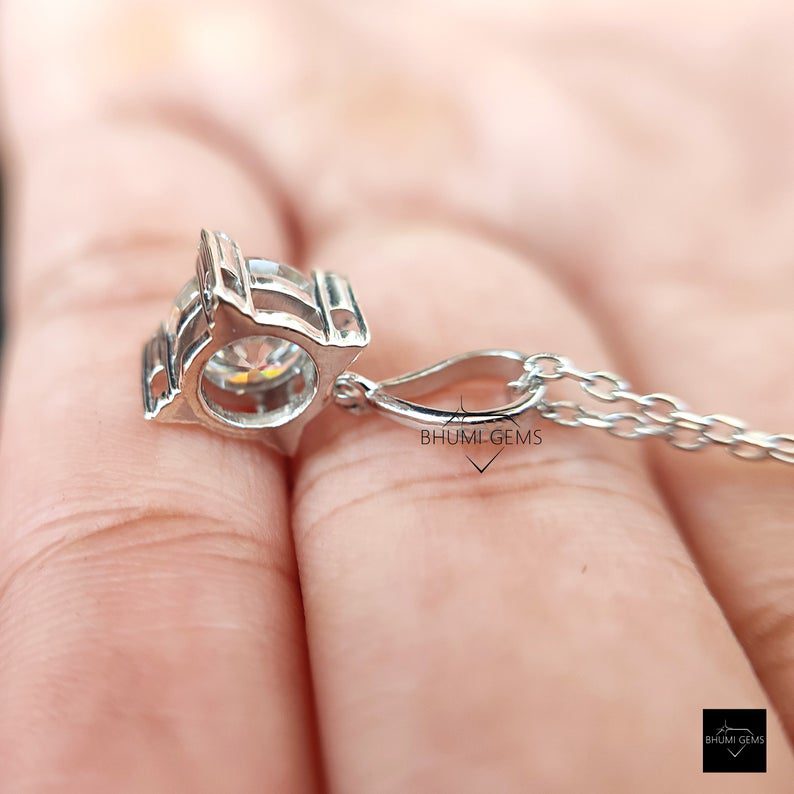 2.22 TW Round Cut Moissanite Pendant - view 5