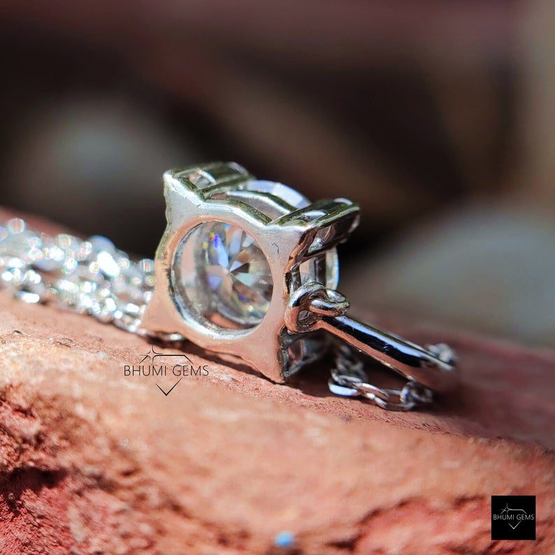 2.22 TW Round Cut Moissanite Pendant - view 3