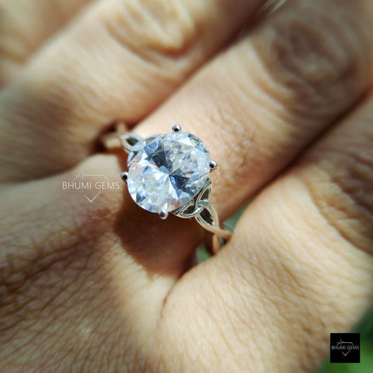 2 CT Oval Engagement Ring - view 2