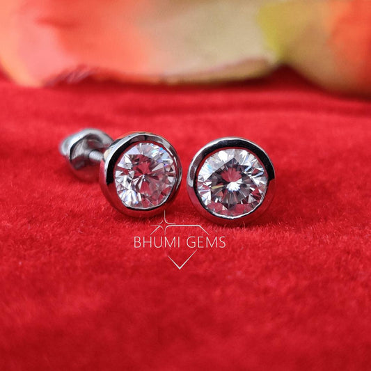 2 CT Round Cut VVSI Moissanite Stud Earrings