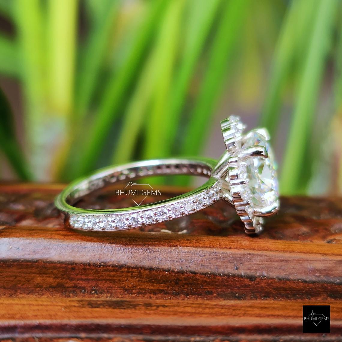 3.35 TW Round Cut Moissanite Cluster Ring - view 3