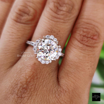3.35 TW Round Cut Moissanite Cluster Ring - view 6