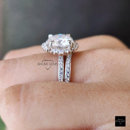 3.55 TW Round Moissanite Wedding Ring Set - view 4