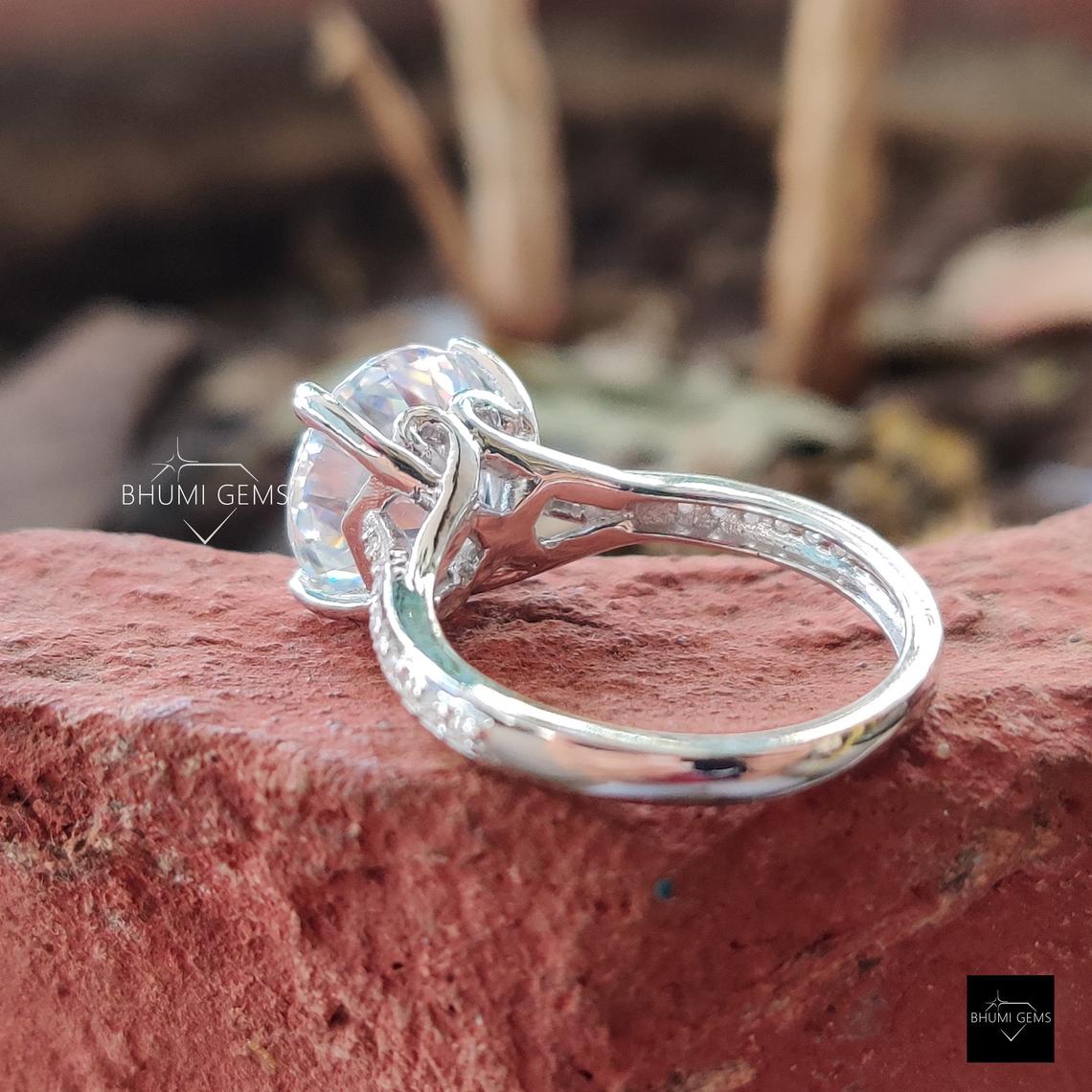 4.30 TCW Round Cut Moissanite Engagement Ring - view 4