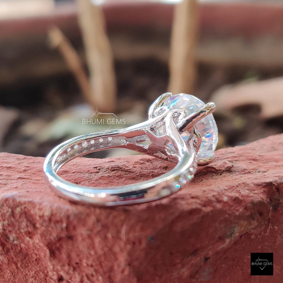 4.30 TCW Round Cut Moissanite Engagement Ring - view 5