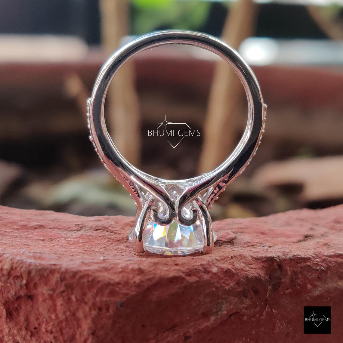4.30 TCW Round Cut Moissanite Engagement Ring - view 6