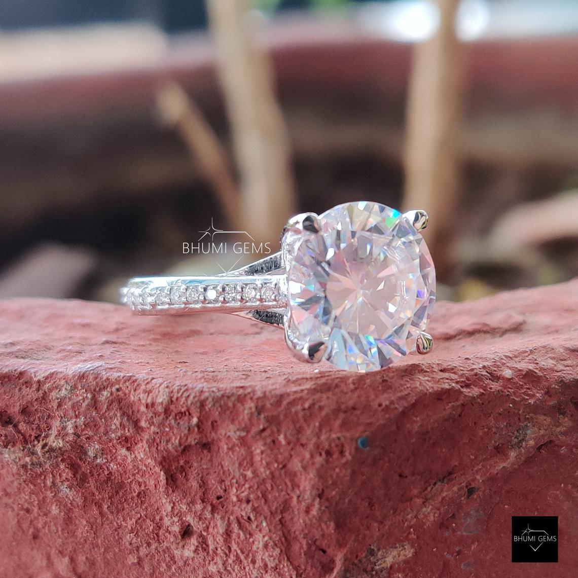 4.30 TCW Round Cut Moissanite Engagement Ring - view 2