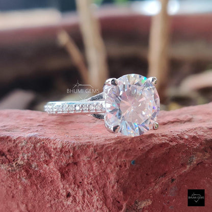 4.30 TCW Round Cut Moissanite Engagement Ring - view 2