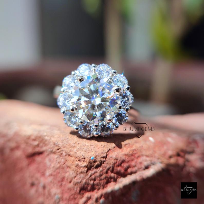 Round Cut Halo Engagement Ring