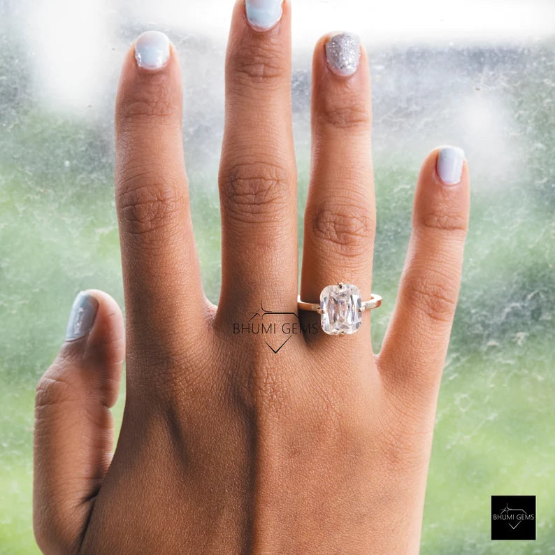 Attracticve Moissanite Enagement Ring