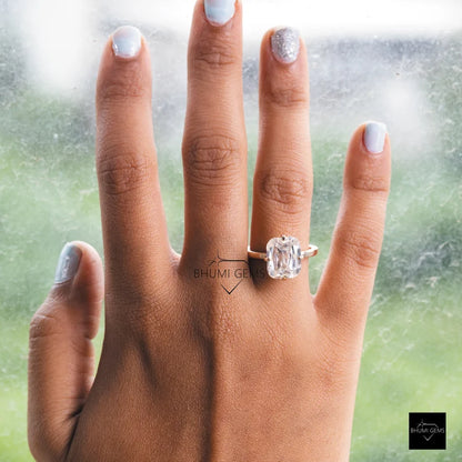 Attracticve Moissanite Enagement Ring