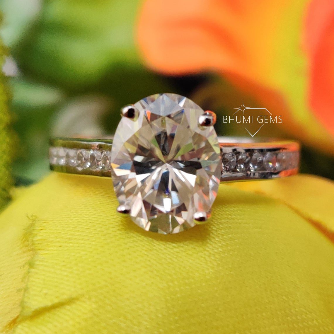 Oval Cut Moissanite | Engagement Ring Design | Halo Ring