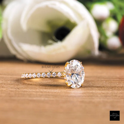 Oval Cut Moissanite Engagement Ring