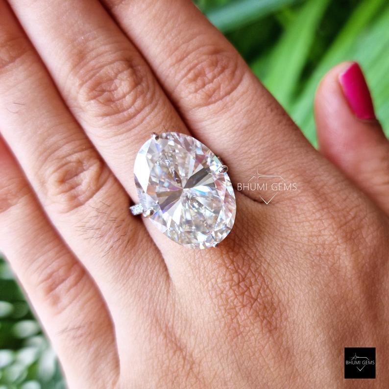 Big Oval Moissanite Engagement Ring - view 4