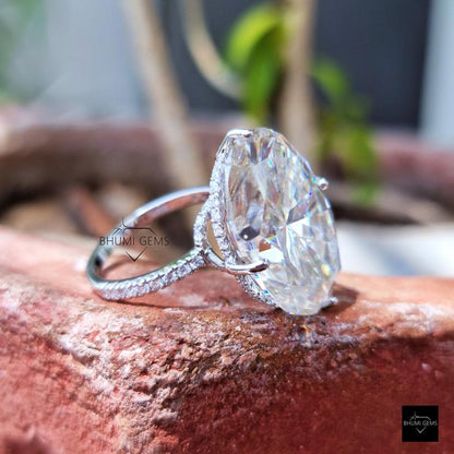 Oval Moissanite Wedding Ring
