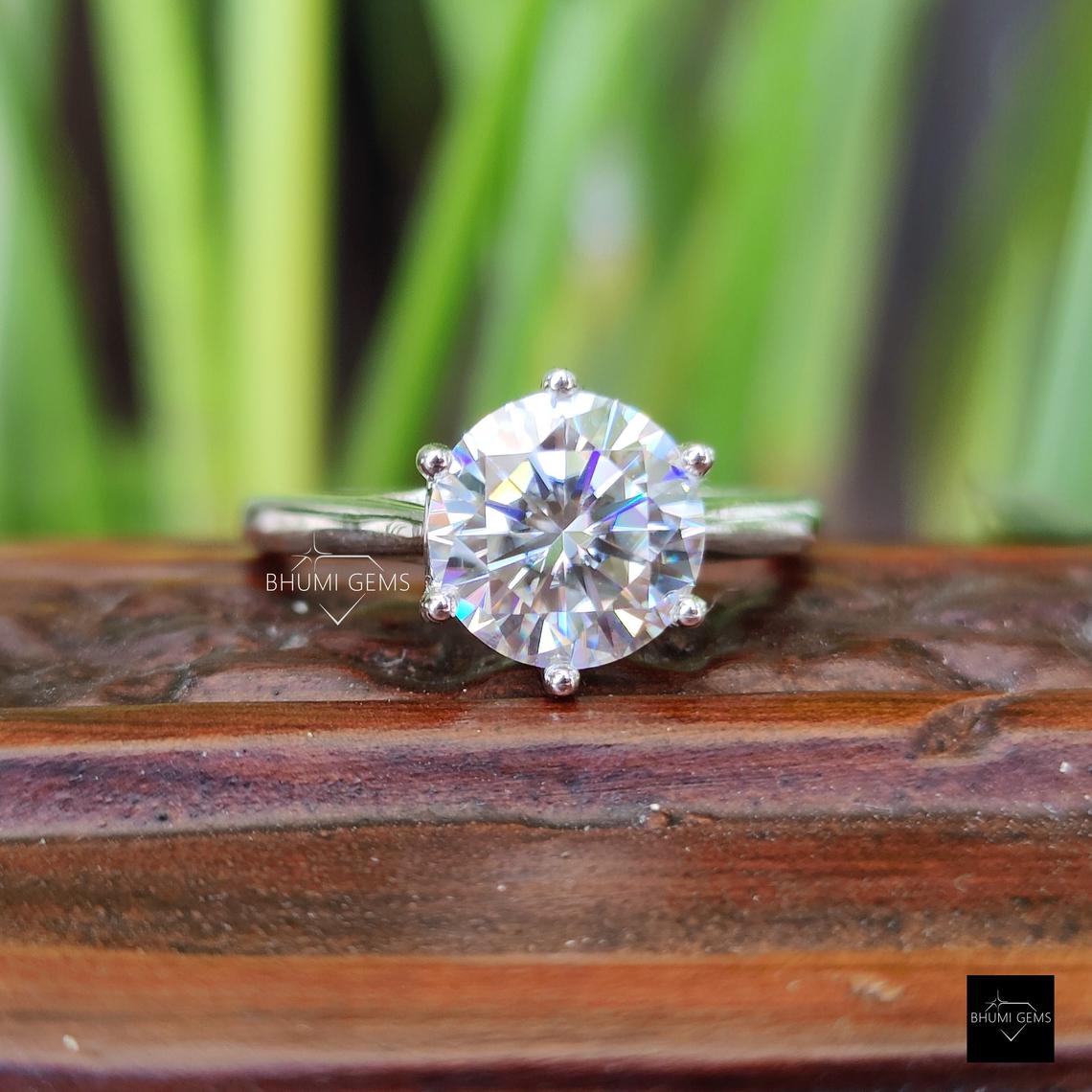 Classic 3CT Round Cut Moissanite Engagement Ring
