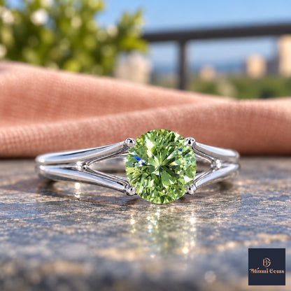 Green Round Cut Lab Grown Diamond Engagement Ring - Split Shank in white gold, close-up