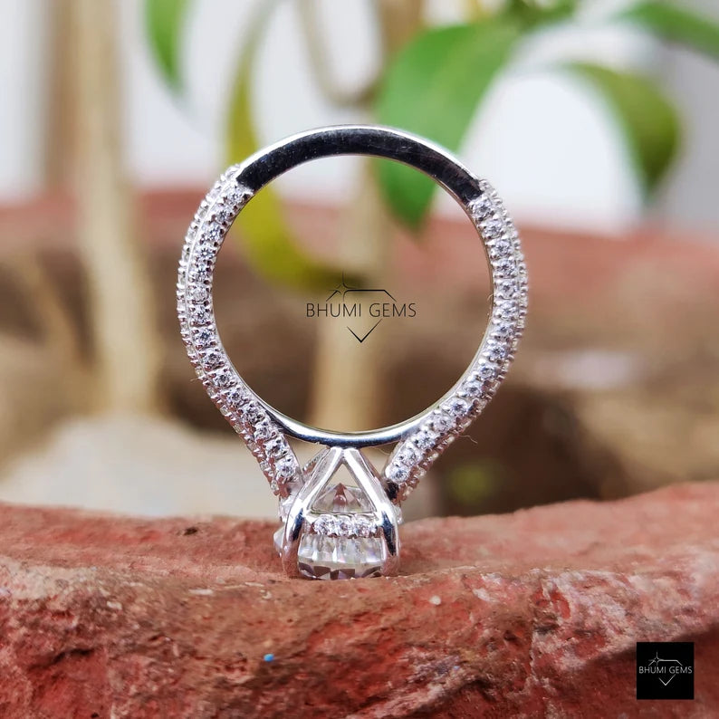 Oval Moissanite Engagement Ring - view 4