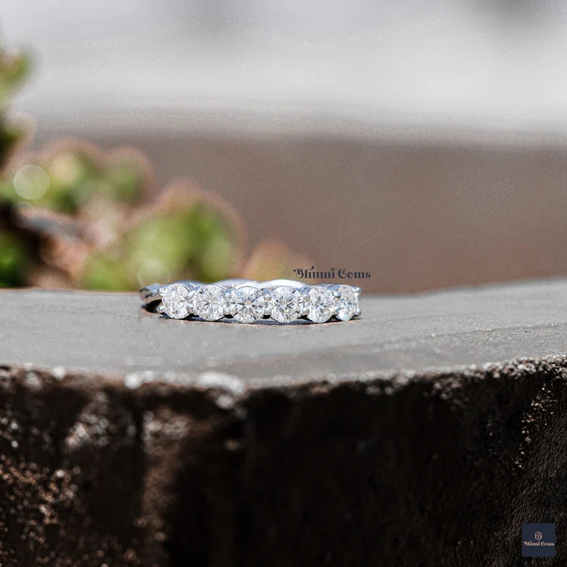 Exquisite 6 Stone Round Moissanite Ring with Twisted Band