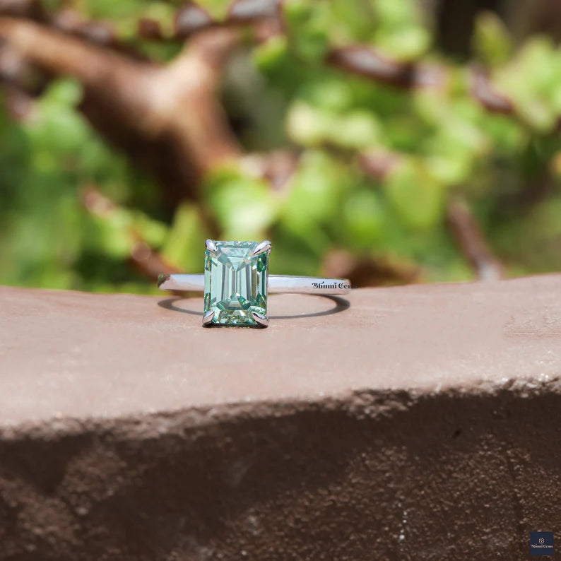 2 CT Light Green Emerald Moissanite Ring
