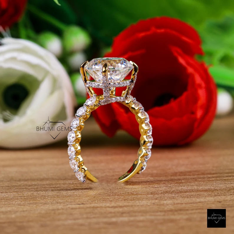 solitaire moissanite engagemnt ring
