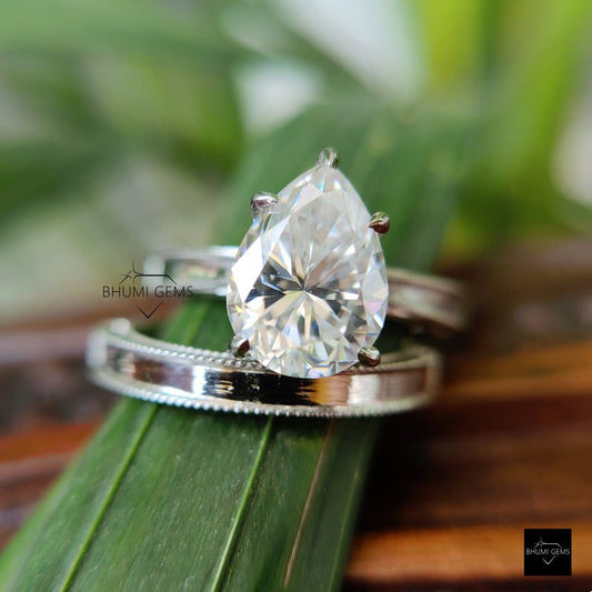 Solitaire Pear Moissanite Wedding Ring Set